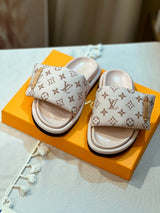 Chinelo Louis Vuitton Meia-pata Pool Pillow Bleu Clair