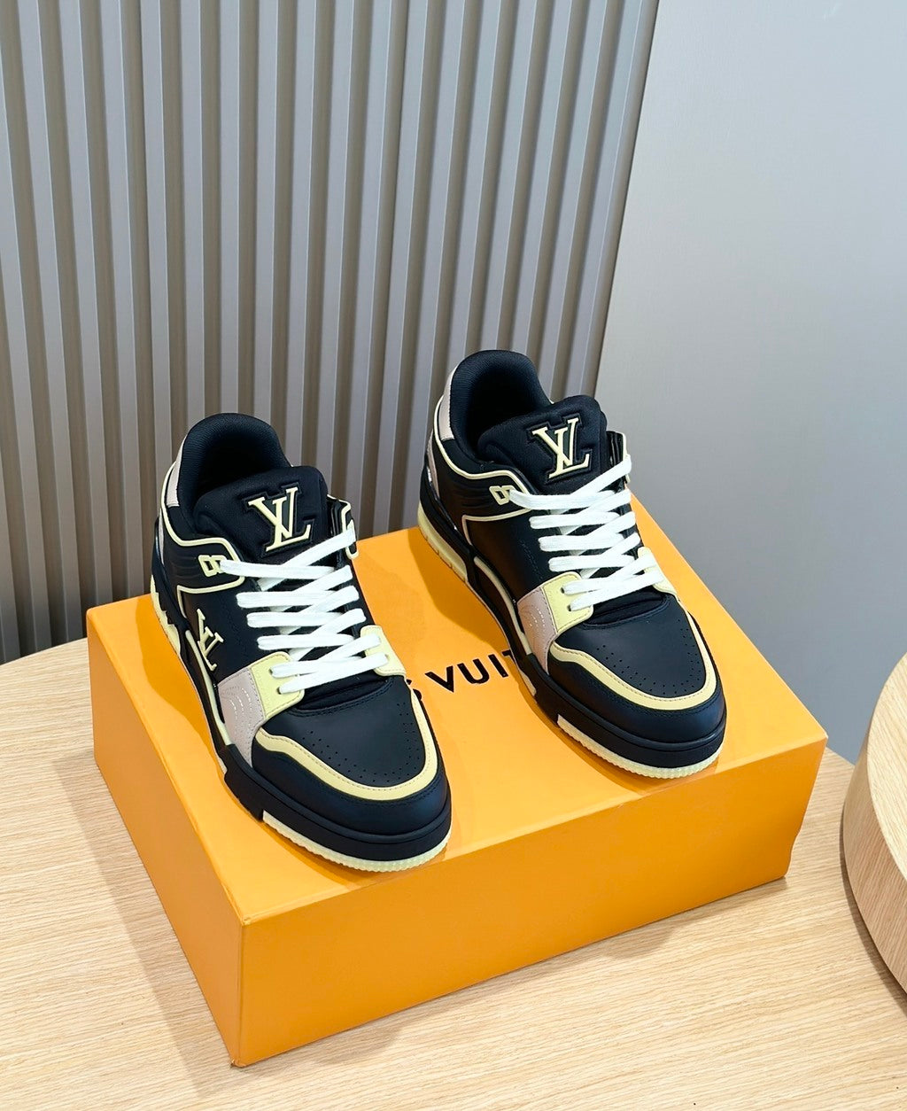 LOUIS VUITTON TRAINER WHITE/BLACK/YELLOW