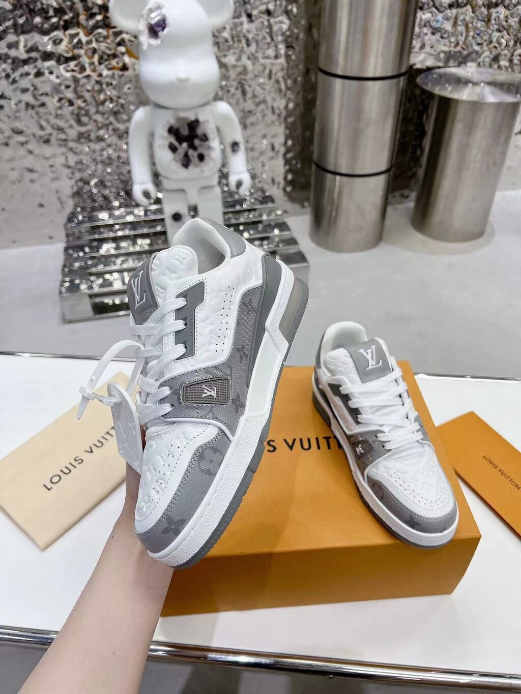 Louis Vuitton Trainer #54 Signature cinza