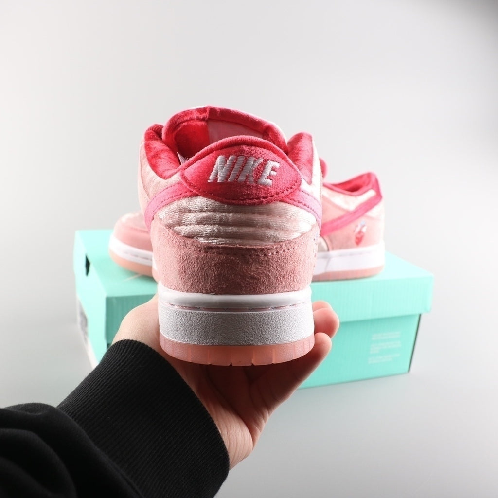 NIKE StrangeLove x Dunk Low SB 'Valentine's Day' (Pronta entrega)