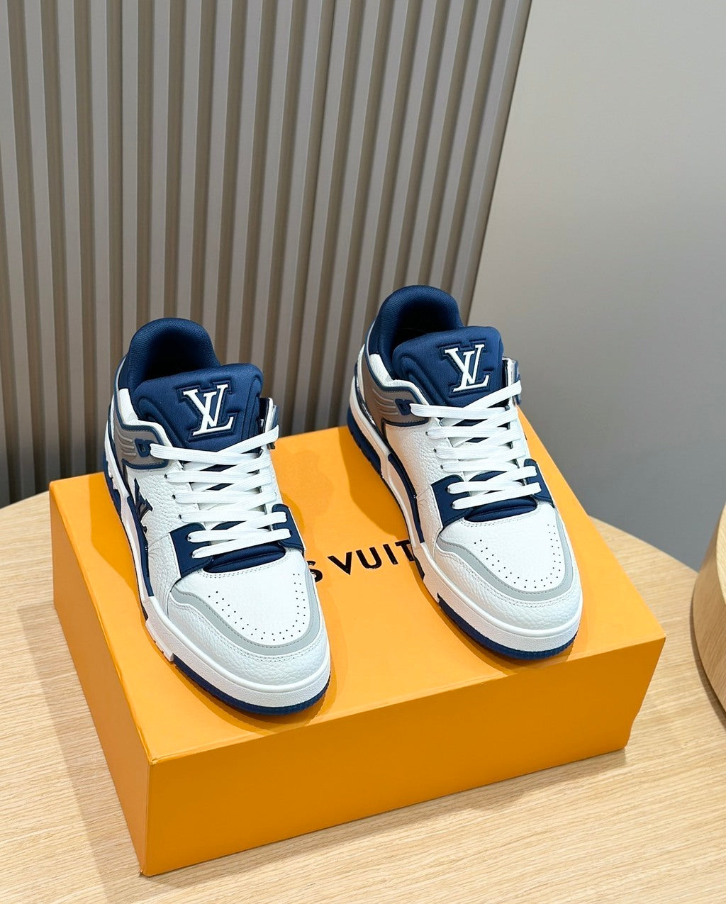 LOUIS VUITTON TRAINER WHITE/BLUE