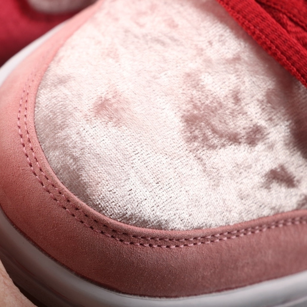 NIKE StrangeLove x Dunk Low SB 'Valentine's Day' (Pronta entrega)