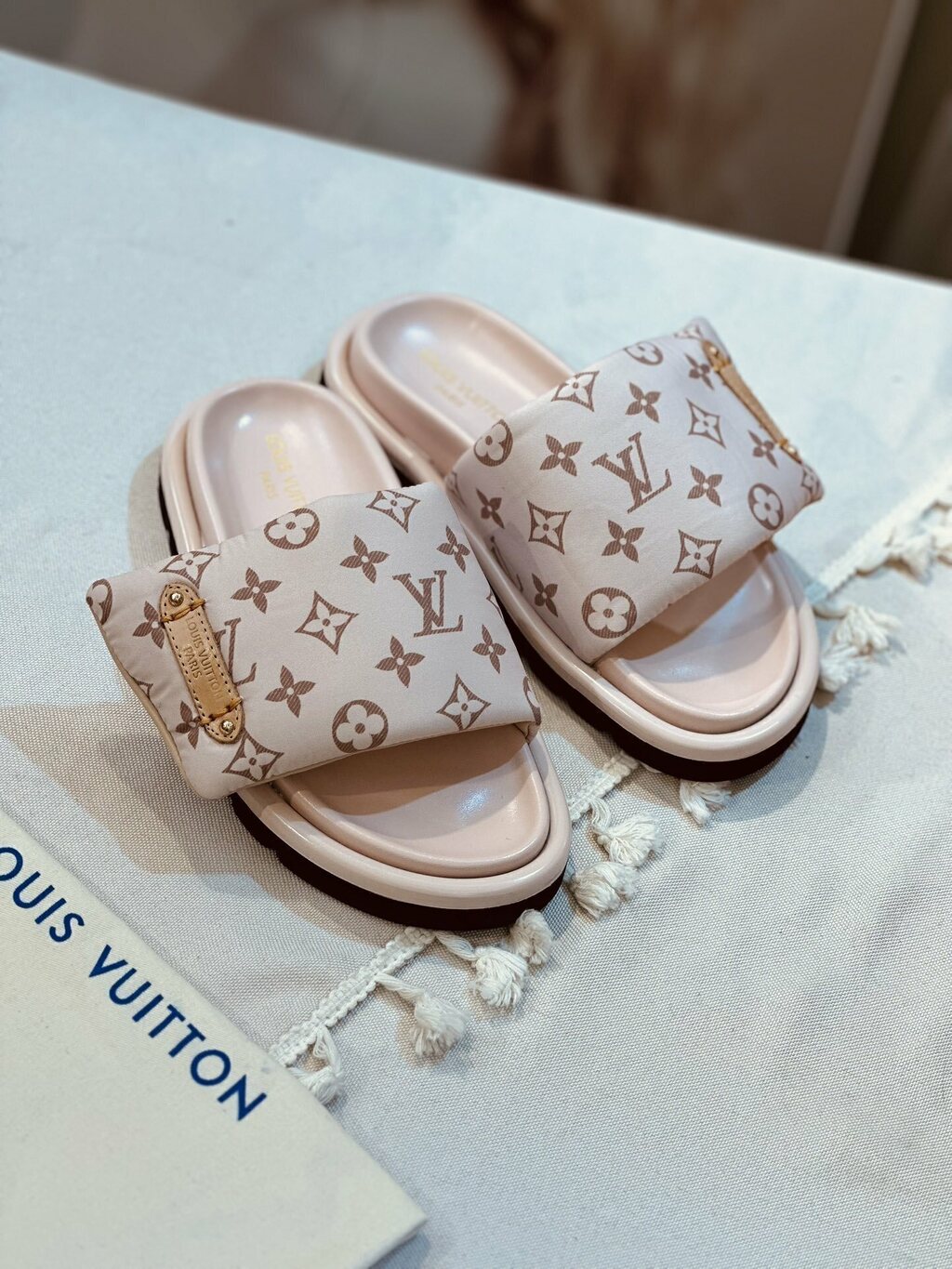 Chinelo Louis Vuitton Meia-pata Pool Pillow Bleu Clair