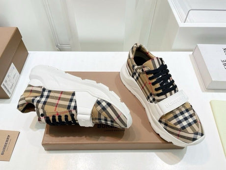 Burberry Vintage Check Cotton Beige