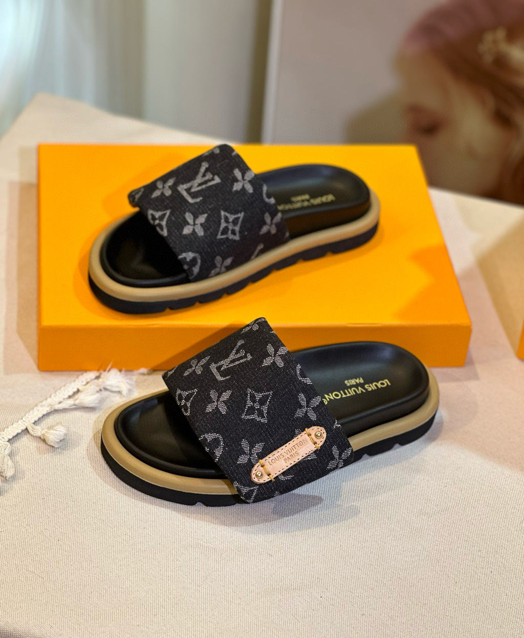 Chinelo Louis Vuitton Flatform Pool Pillow Black