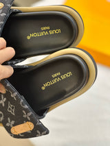 Chinelo Louis Vuitton Flatform Pool Pillow Black