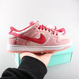 NIKE StrangeLove x Dunk Low SB 'Valentine's Day' (Pronta entrega)