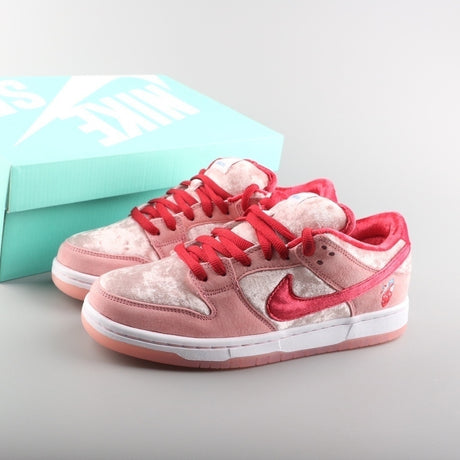 NIKE StrangeLove x Dunk Low SB 'Valentine's Day' (Pronta entrega)