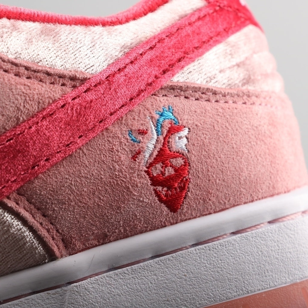 NIKE StrangeLove x Dunk Low SB 'Valentine's Day' (Pronta entrega)